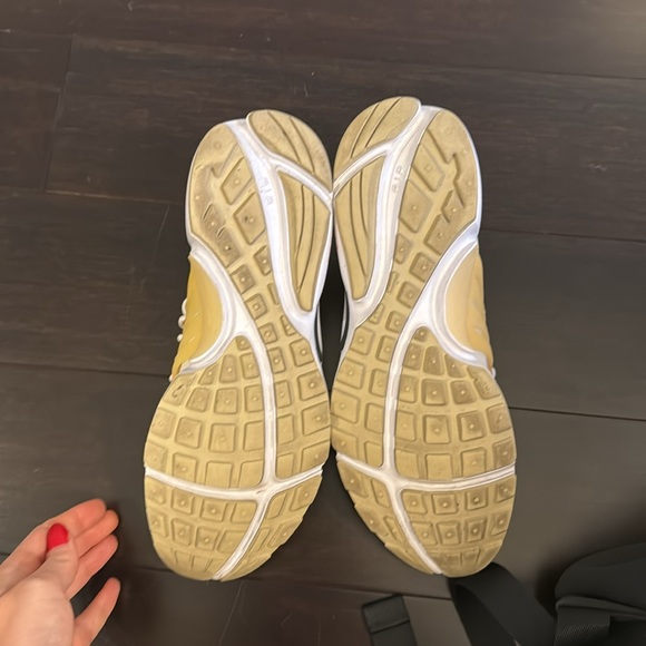 Nike Air Presto Sanddrift Light Curry Women's Size 10 Sneakers Shoes DQ8592-001 - Picture 3 of 5